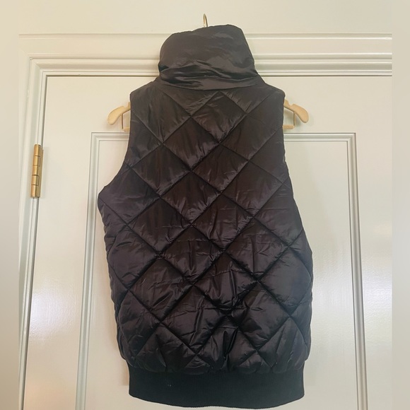 NEW Tuckernuck Jackson Quilted Vest, Black, Sz Small, Sold Out - Picture 7 of 9